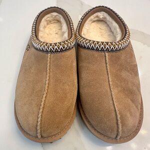 Lightly Used UGG Kids' Tasman II Chestnut Slipper Shoes, size 4 Holidays